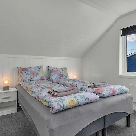 Arctic Retreat, Whales, Northern Lights & Lofoten *